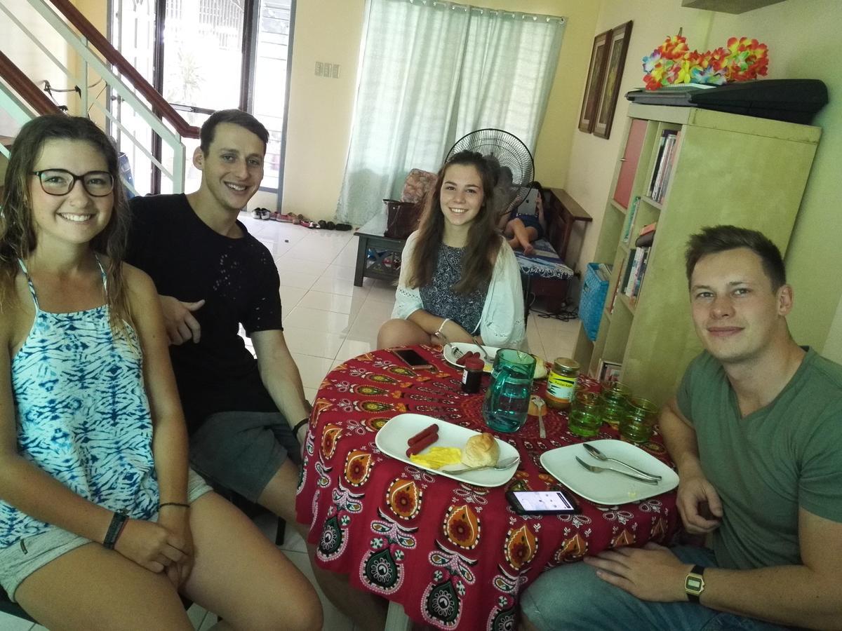 Paranaque City Happy To Mingle Airport Hostel Manila מראה חיצוני תמונה